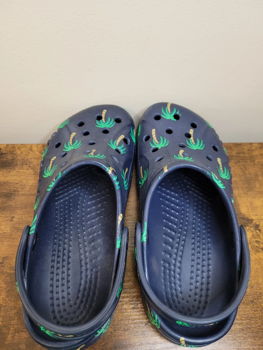 CROCS Navy Blue with Palm Tree Print Slip-On Clogs with Heel Strap size M5/W7
